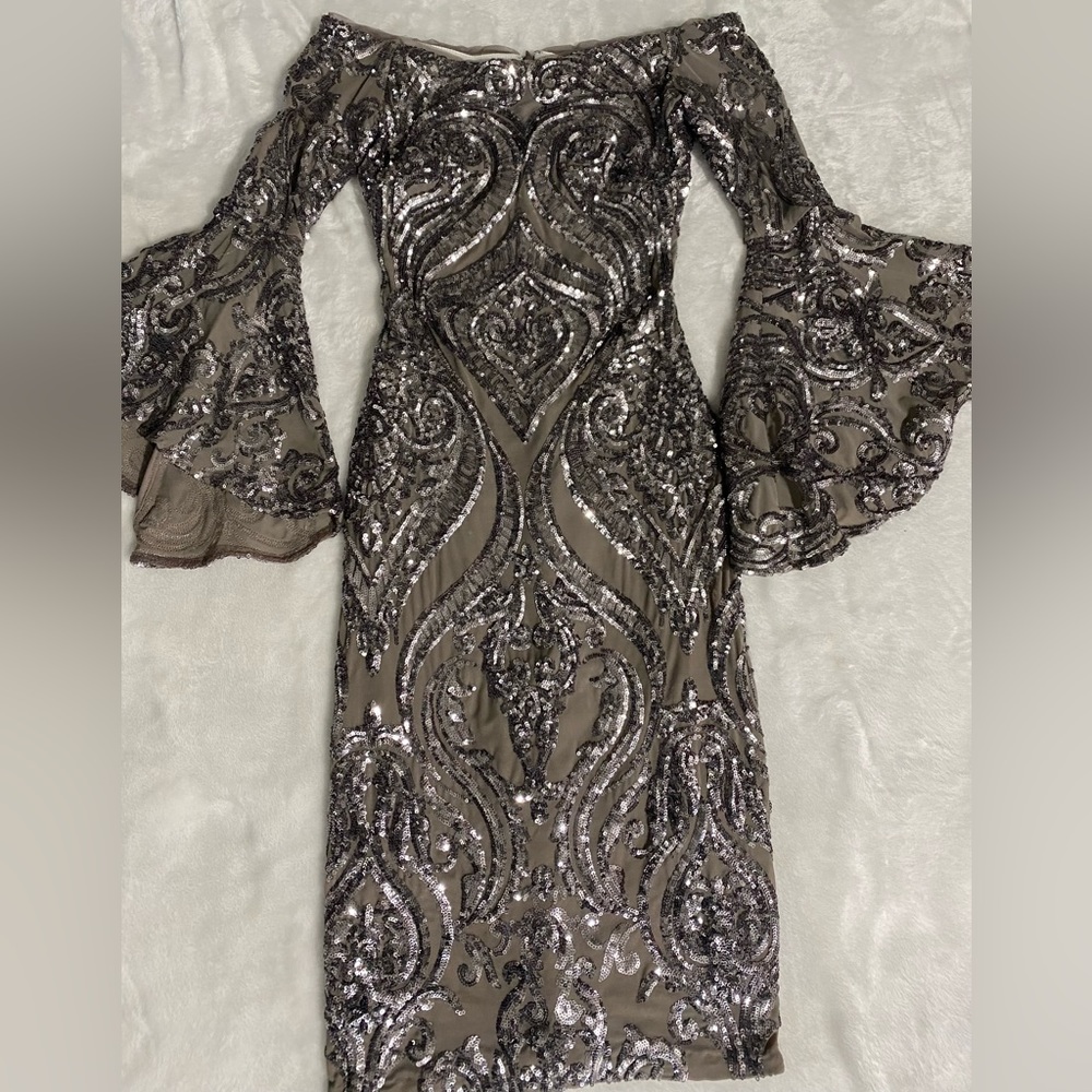Betsy & Adam Sequenced Dress Size 4 - Picture 2 of 11